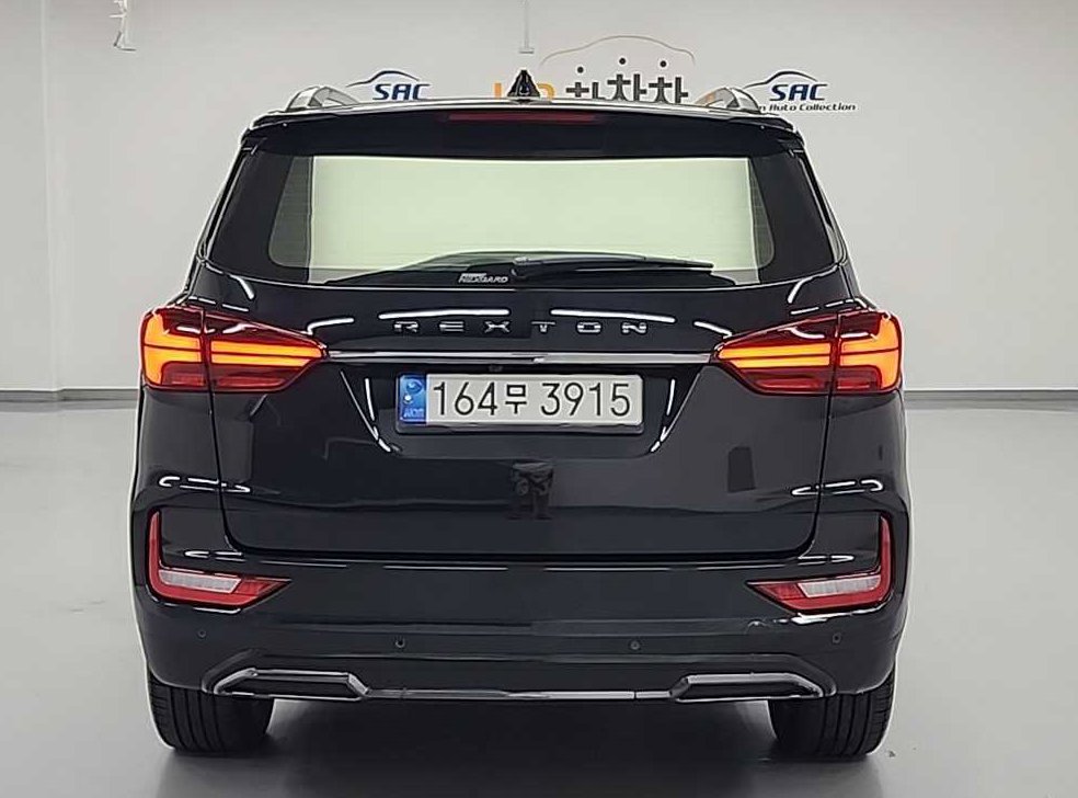 KG모빌리티(쌍용)  렉스턴 디젤 2.2 4WD 더 블랙 사진 3