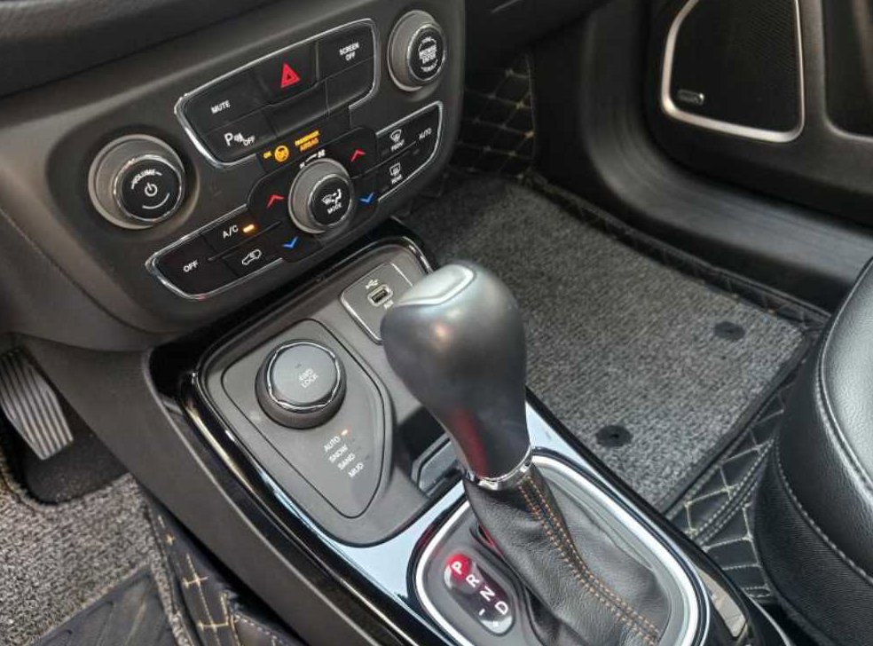지프 컴패스 2.4 AWD 리미티드 사진 14