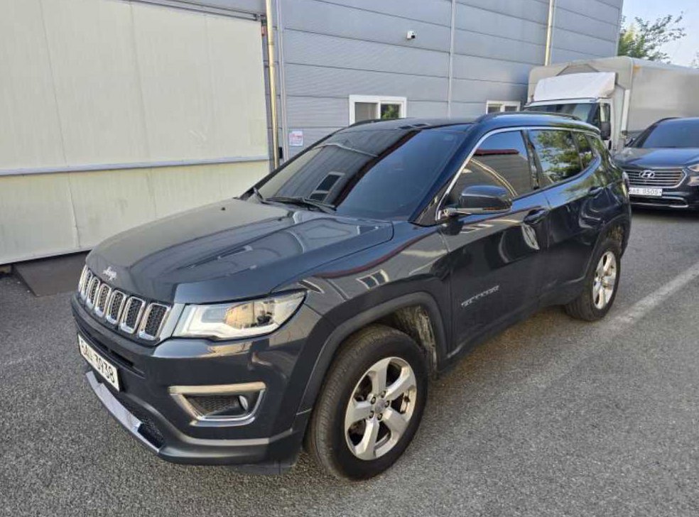 지프 컴패스 2.4 AWD 리미티드 사진 2
