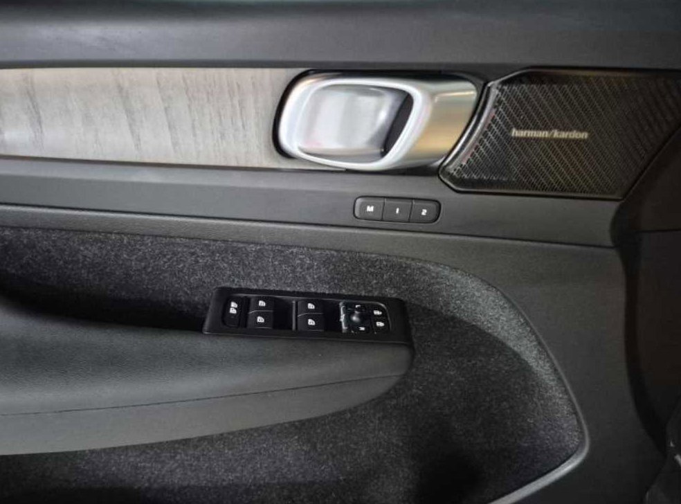 볼보 XC40 B4 AWD 인스크립션 사진 11