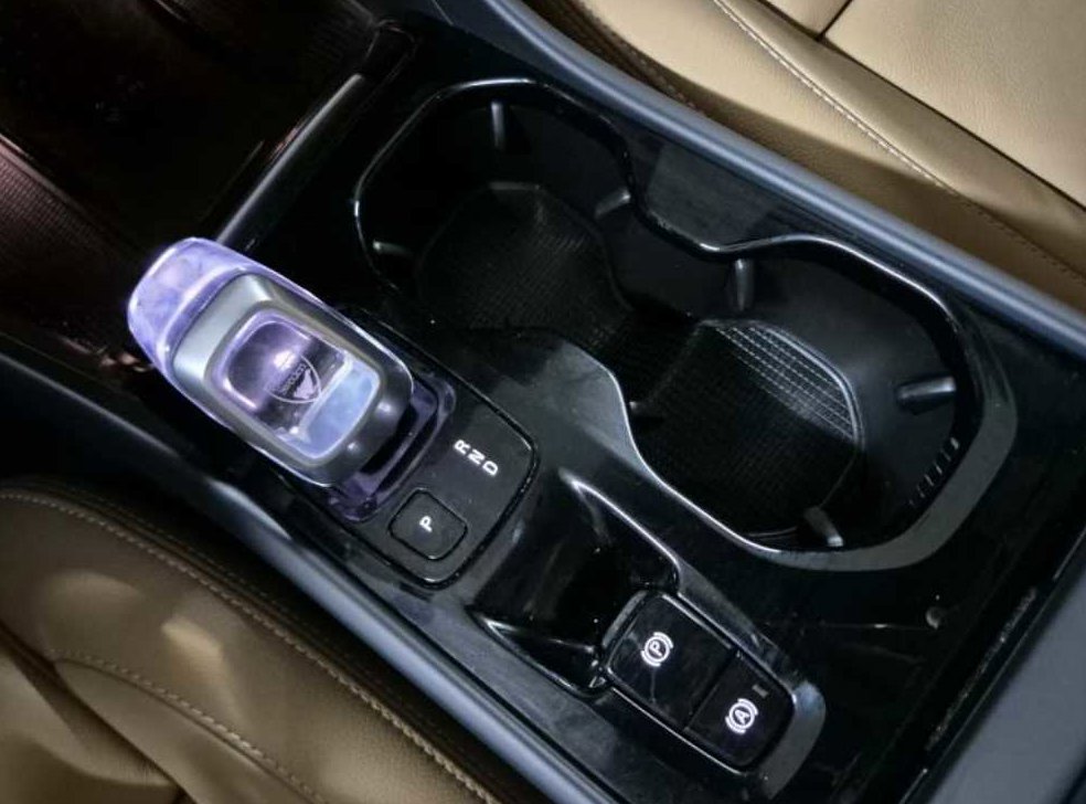 볼보 XC40 B4 AWD 인스크립션 사진 18