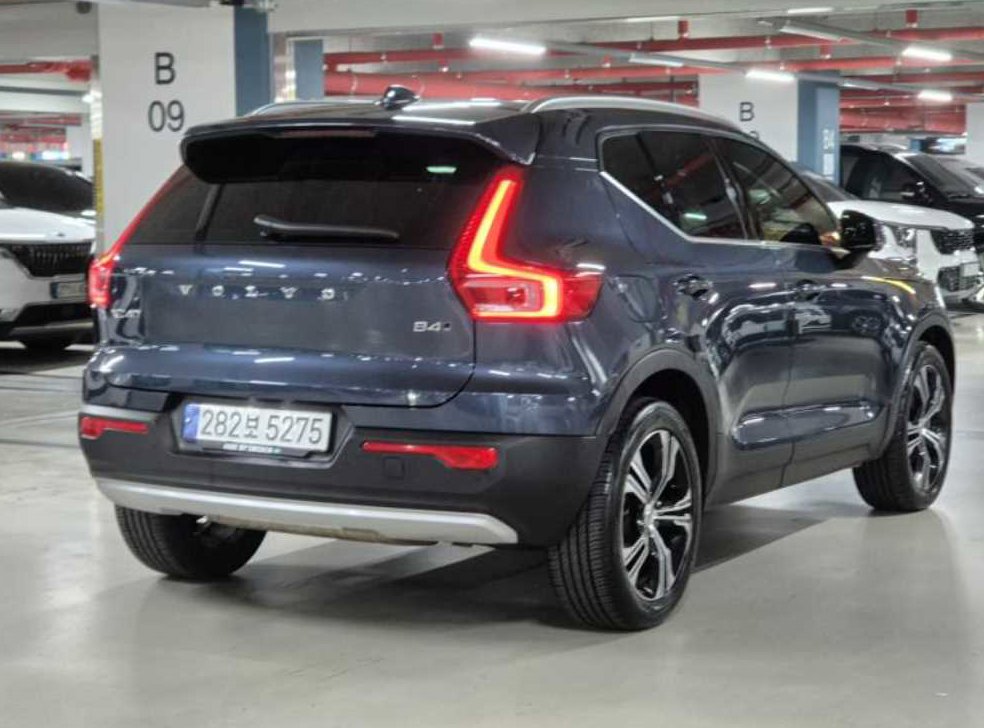 볼보 XC40 B4 AWD 인스크립션 사진 3