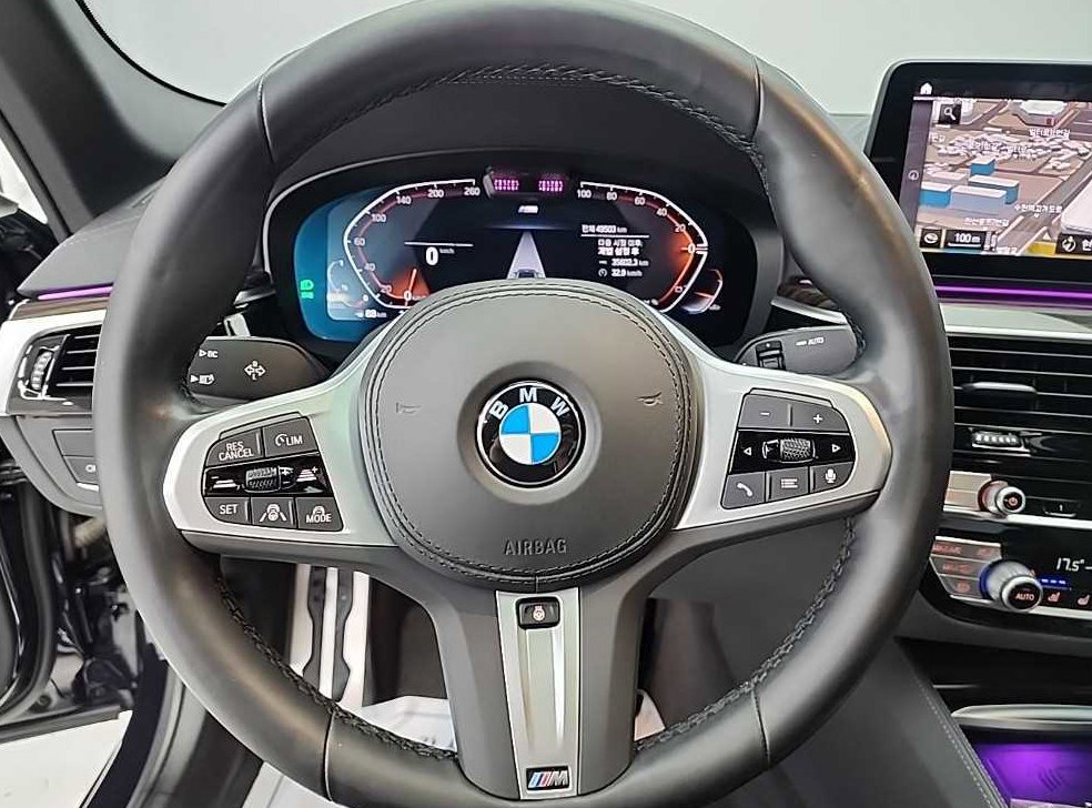 BMW 5시리즈 523d M 스포츠 사진 10