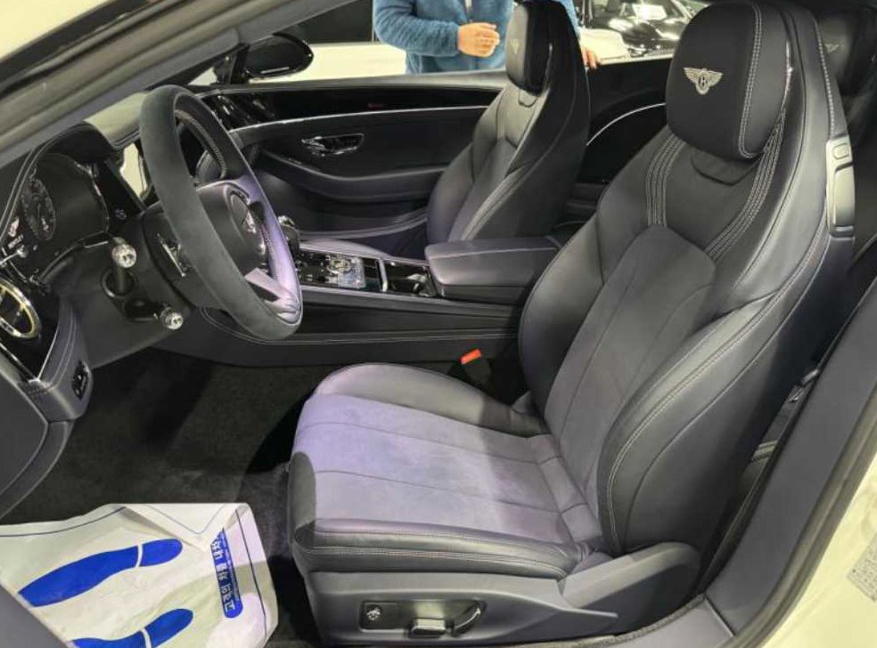 벤틀리 컨티넨탈 4.0 V8 GT S 사진 8