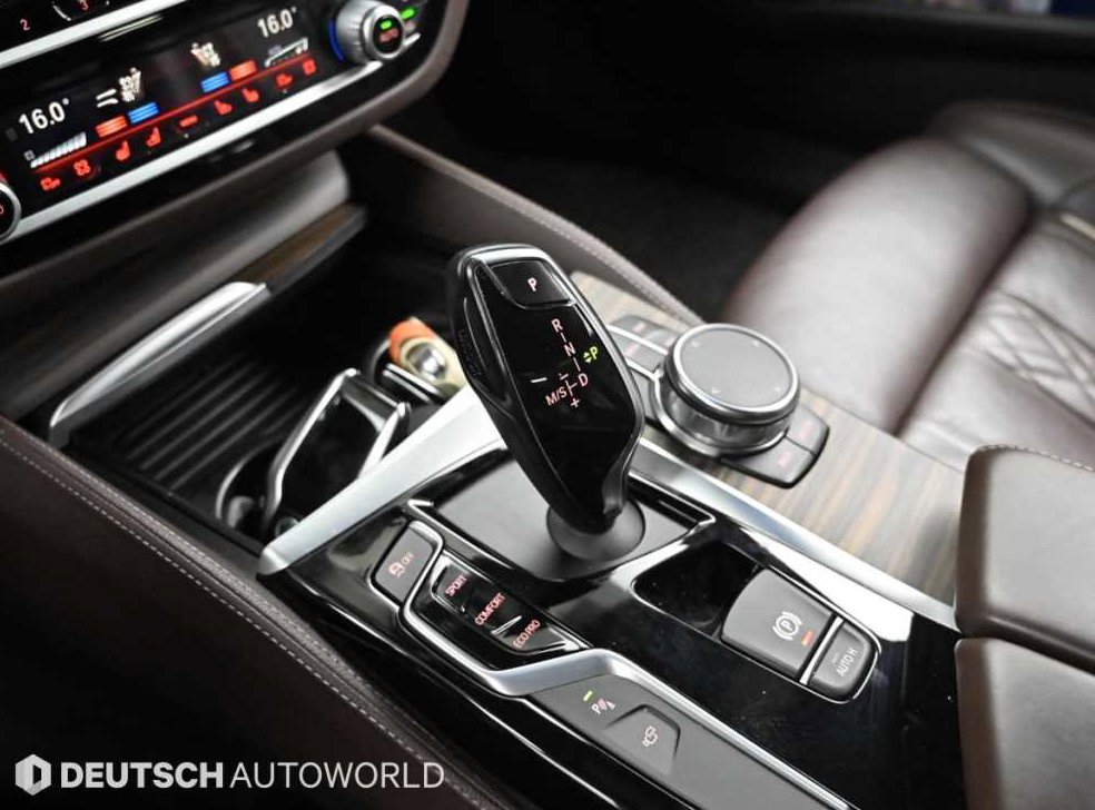 BMW 5시리즈 520d M 스포츠 플러스 사진 9