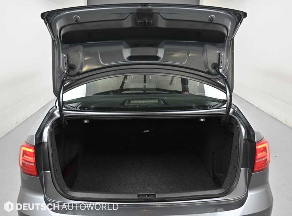 폭스바겐 제타 2.0 TDI 블루모션 프리미엄 사진 19