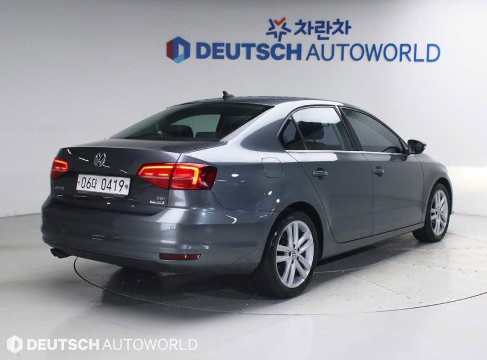 폭스바겐 제타 2.0 TDI 블루모션 프리미엄 사진 2