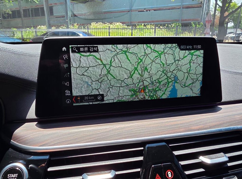BMW 5시리즈 520d xDrive M 스포츠 플러스 사진 12