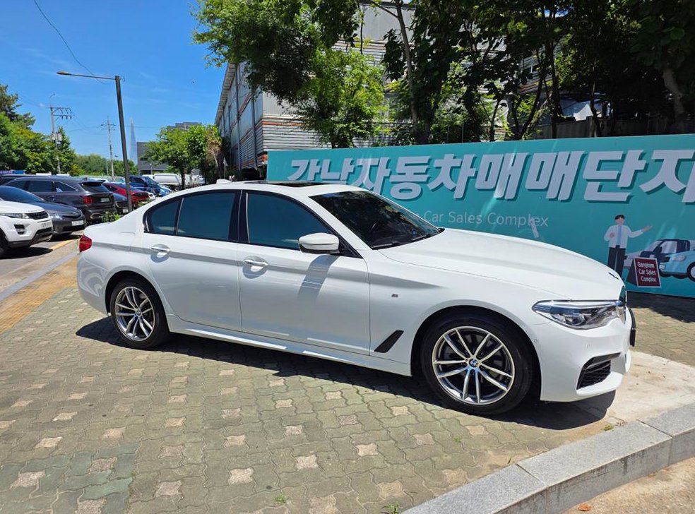 BMW 5시리즈 520d xDrive M 스포츠 플러스 사진 3
