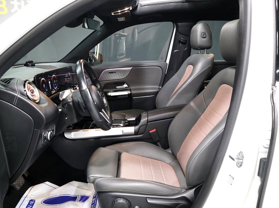 벤츠 EQB EQB 300 4MATIC AMG 라인 사진 9