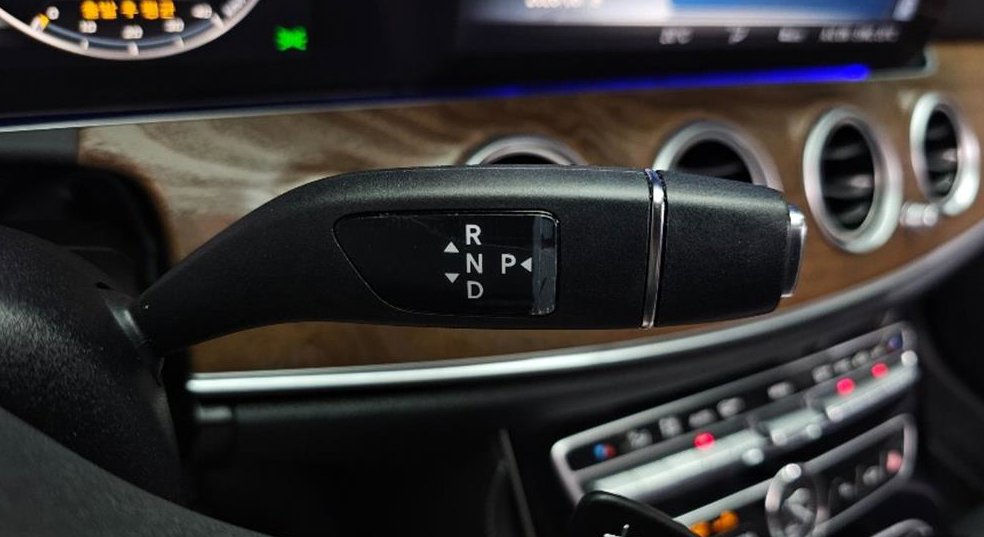 벤츠 E 클래스 E300 4MATIC 익스클루시브 사진 12