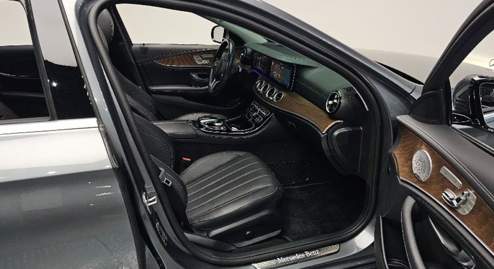 벤츠 E 클래스 E300 4MATIC 익스클루시브 사진 16