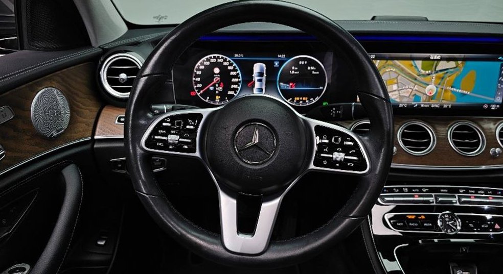 벤츠 E 클래스 E300 4MATIC 익스클루시브 사진 18