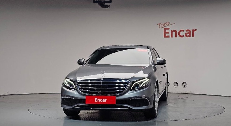 벤츠 E 클래스 E300 4MATIC 익스클루시브 사진 3