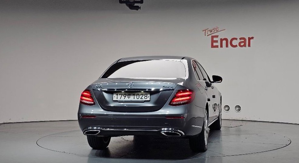 벤츠 E 클래스 E300 4MATIC 익스클루시브 사진 4