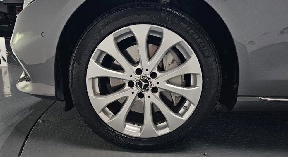 벤츠 E 클래스 E300 4MATIC 익스클루시브 사진 5