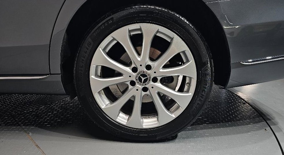 벤츠 E 클래스 E300 4MATIC 익스클루시브 사진 6
