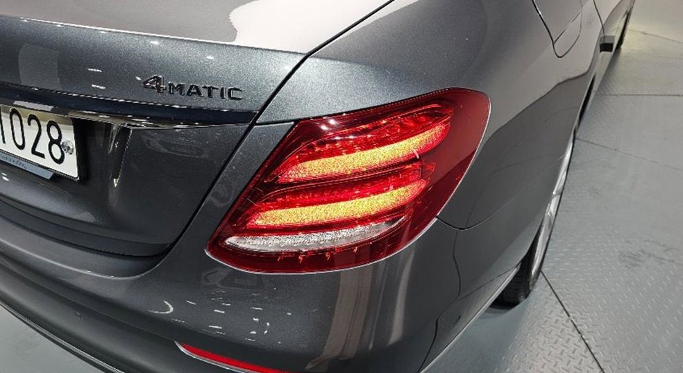 벤츠 E 클래스 E300 4MATIC 익스클루시브 사진 8