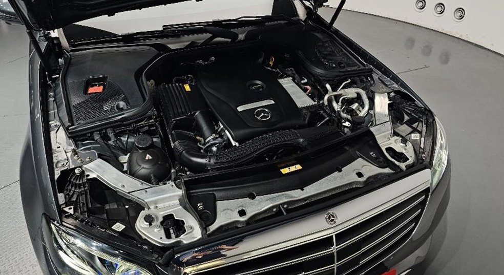 벤츠 E 클래스 E300 4MATIC 익스클루시브 사진 9