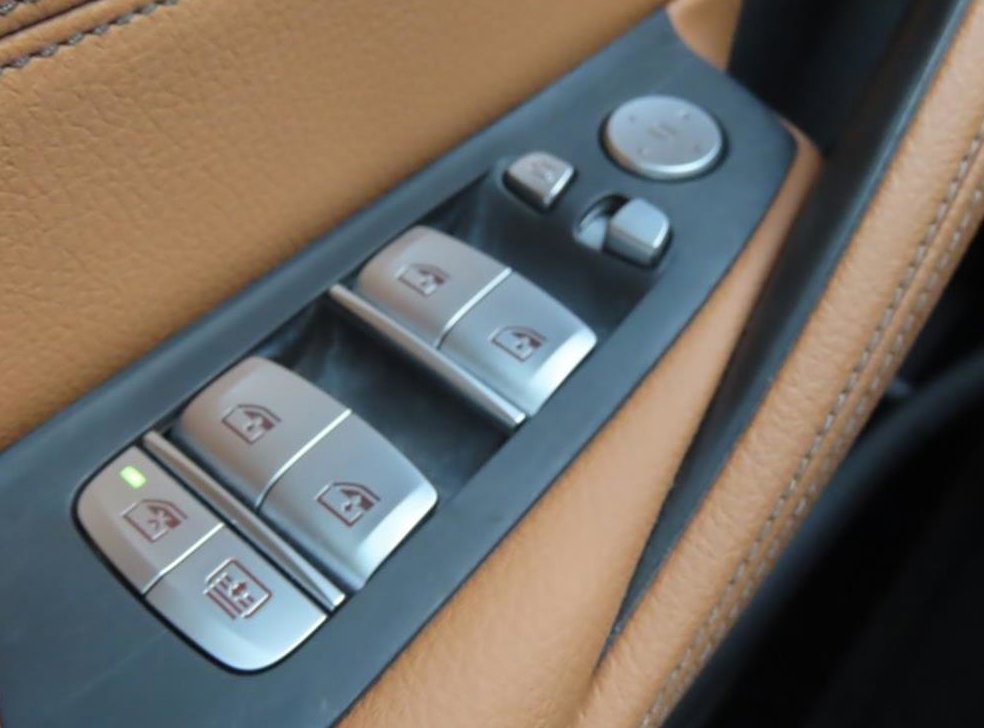 BMW 5시리즈 520i M 스포츠 사진 12