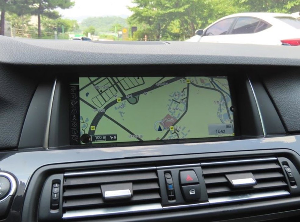 BMW 5시리즈 520d xDrive 사진 8