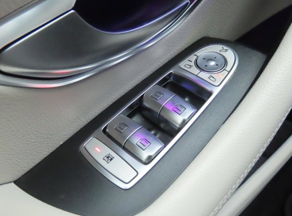 벤츠 E 클래스 E220d 카브리올레 사진 12