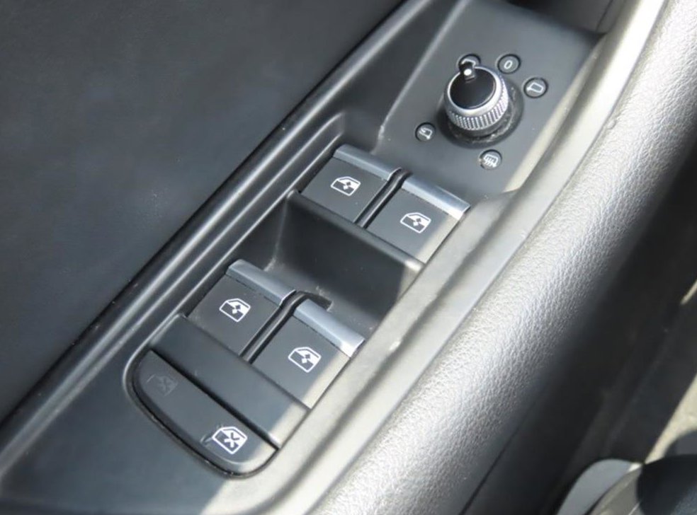 아우디 A4 40 TFSI 프리미엄 사진 12