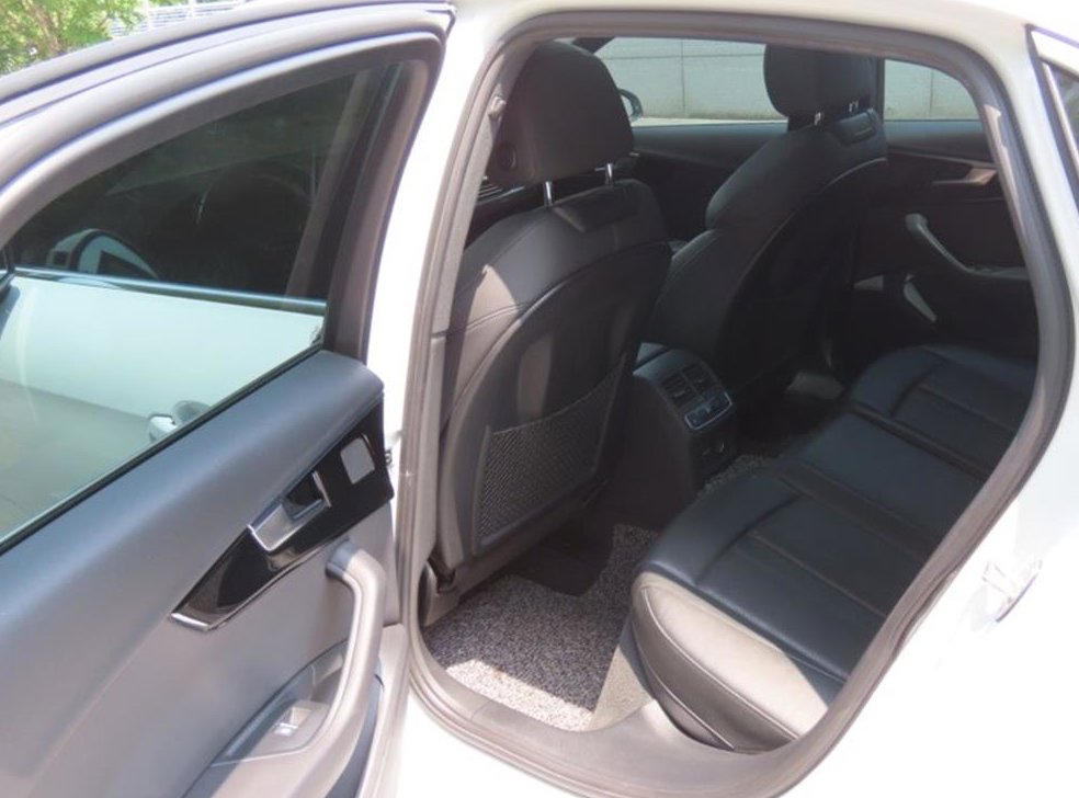 아우디 A4 40 TFSI 프리미엄 사진 14