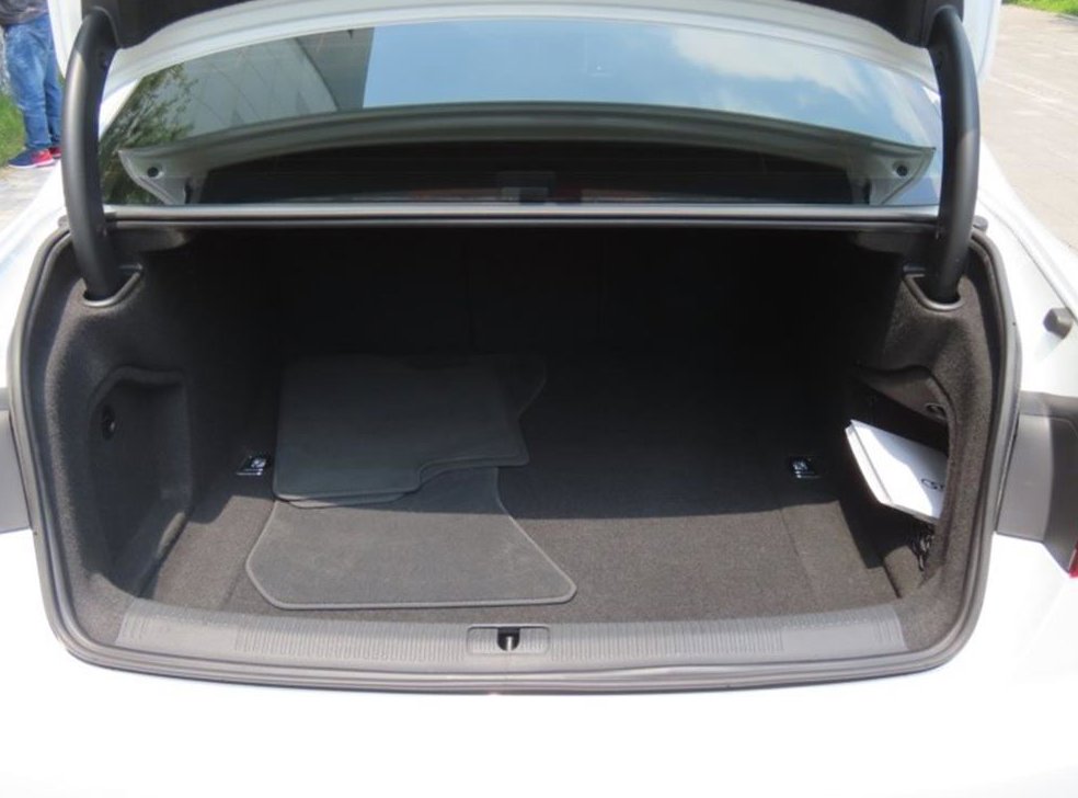 아우디 A4 40 TFSI 프리미엄 사진 18