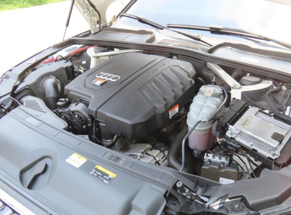 아우디 A4 40 TFSI 프리미엄 사진 20