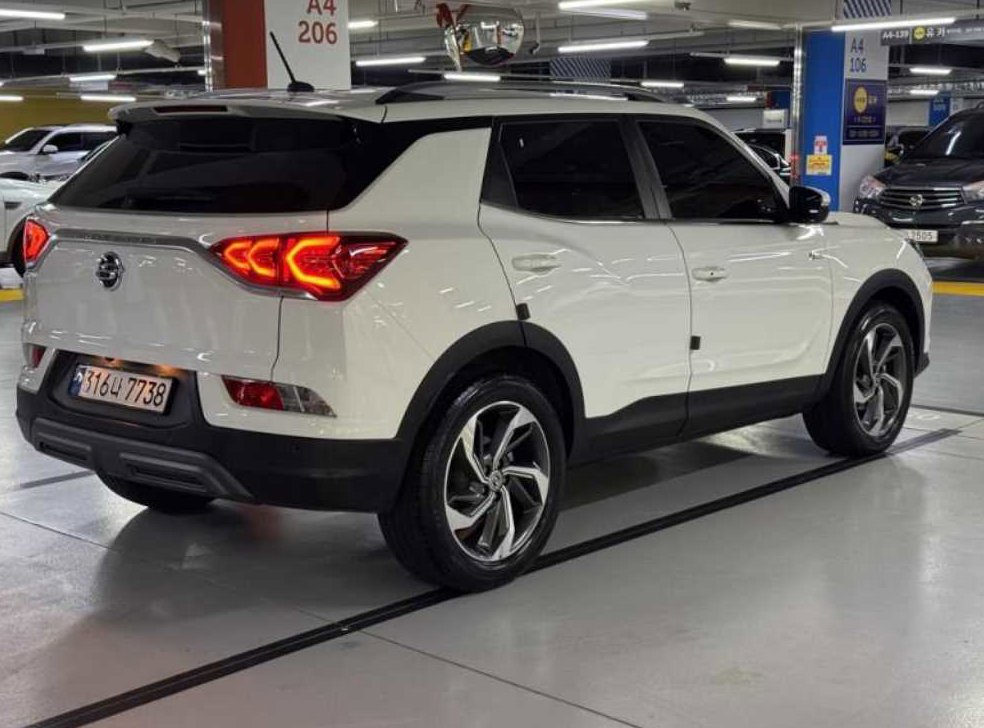 KG모빌리티(쌍용)  코란도 2WD 가솔린 1.5 C5 플러스 사진 4