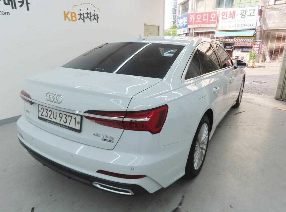 아우디 A6 45 TFSI 콰트로 프리미엄 사진 3