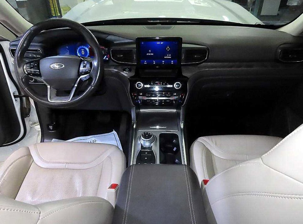 포드 익스플로러 3.0 AWD 플래티넘 사진 10