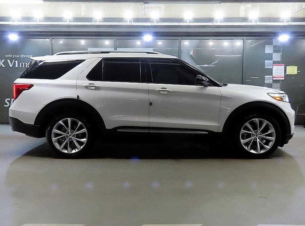 포드 익스플로러 3.0 AWD 플래티넘 사진 3