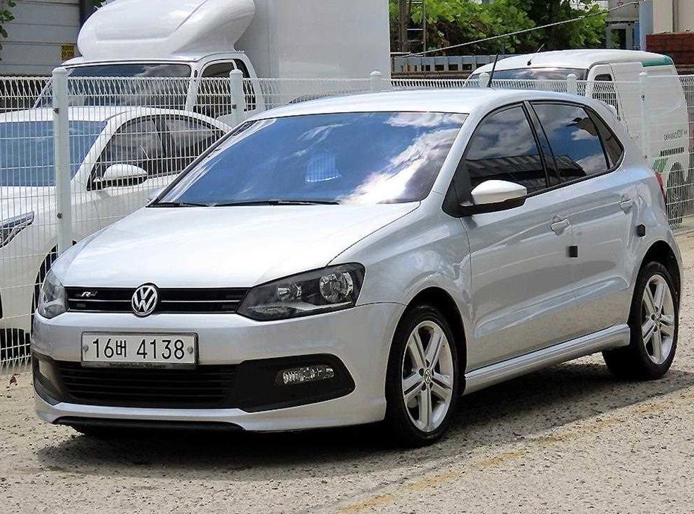 폭스바겐 폴로 1.6 TDI R-LINE 사진 2