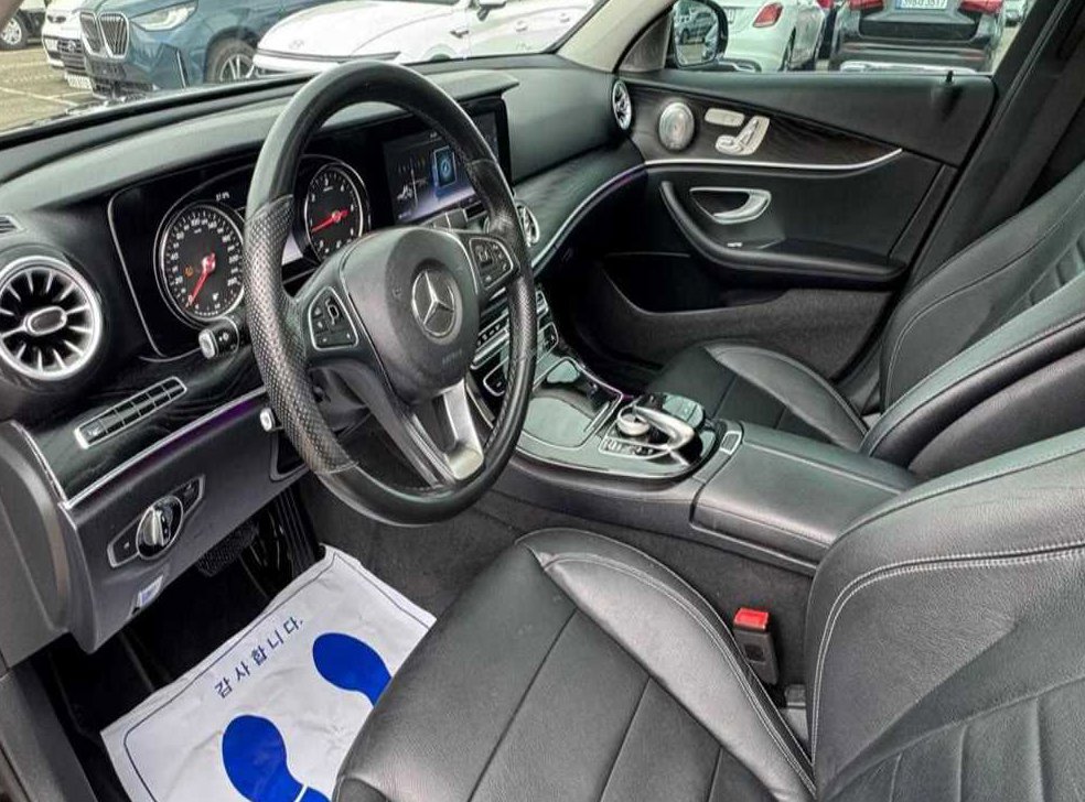 벤츠 E 클래스 E220d 익스클루시브 사진 10