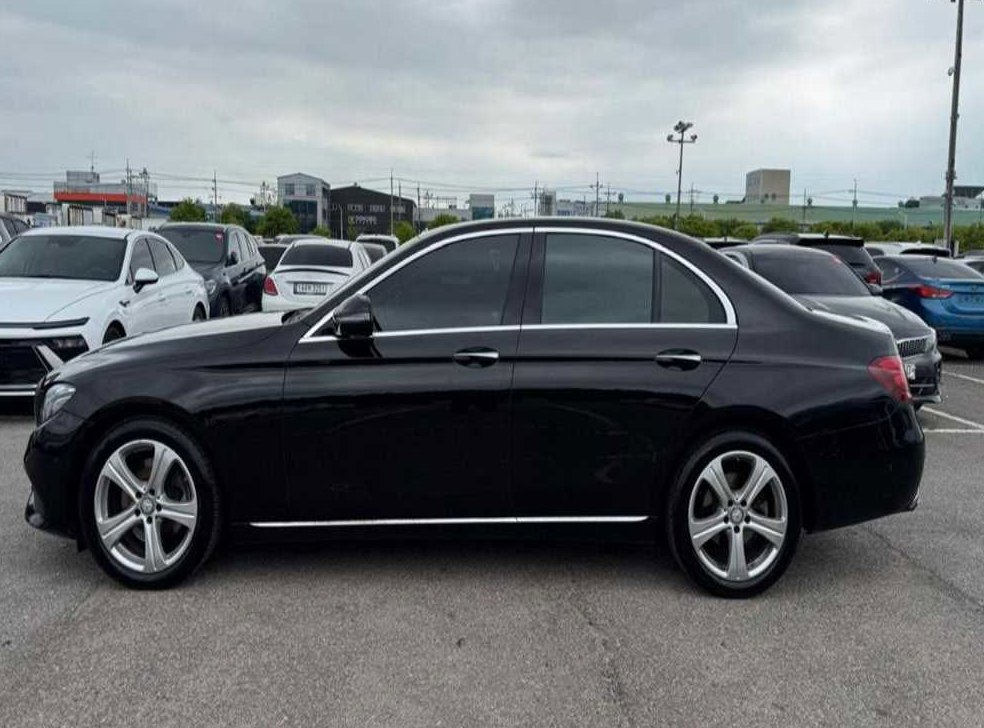 벤츠 E 클래스 E220d 익스클루시브 사진 12