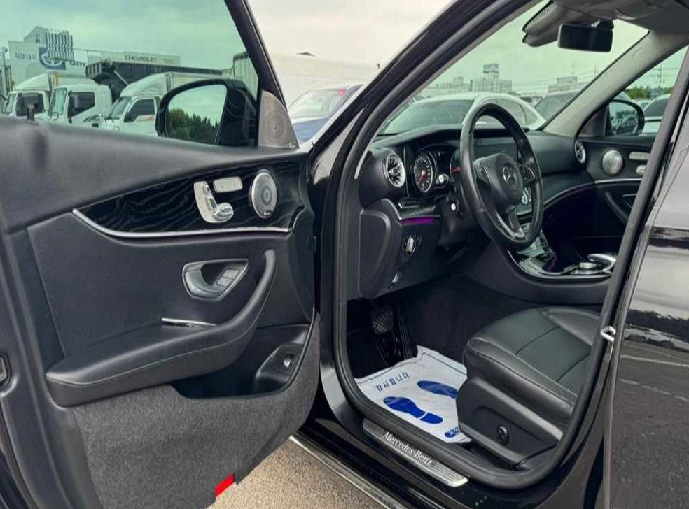 벤츠 E 클래스 E220d 익스클루시브 사진 13