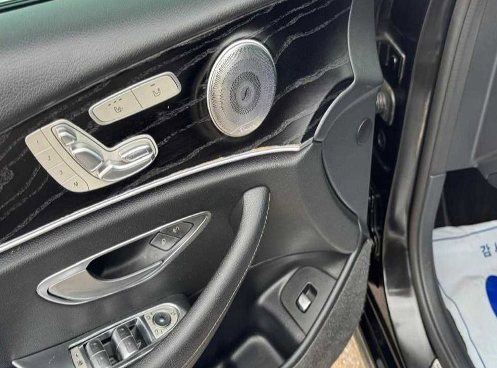 벤츠 E 클래스 E220d 익스클루시브 사진 14