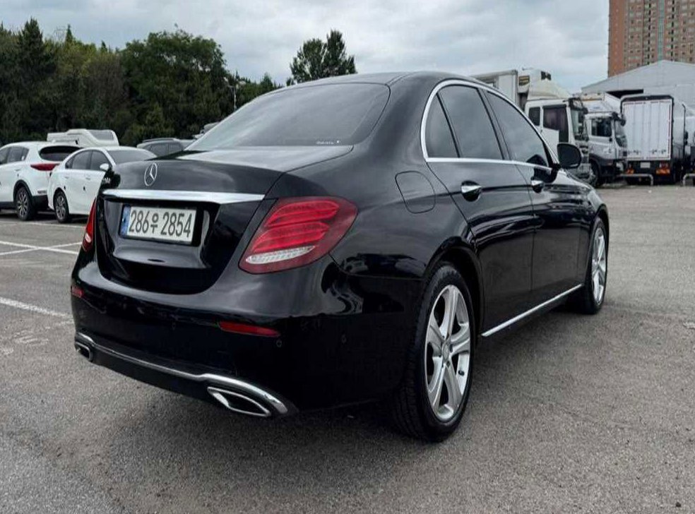 벤츠 E 클래스 E220d 익스클루시브 사진 2