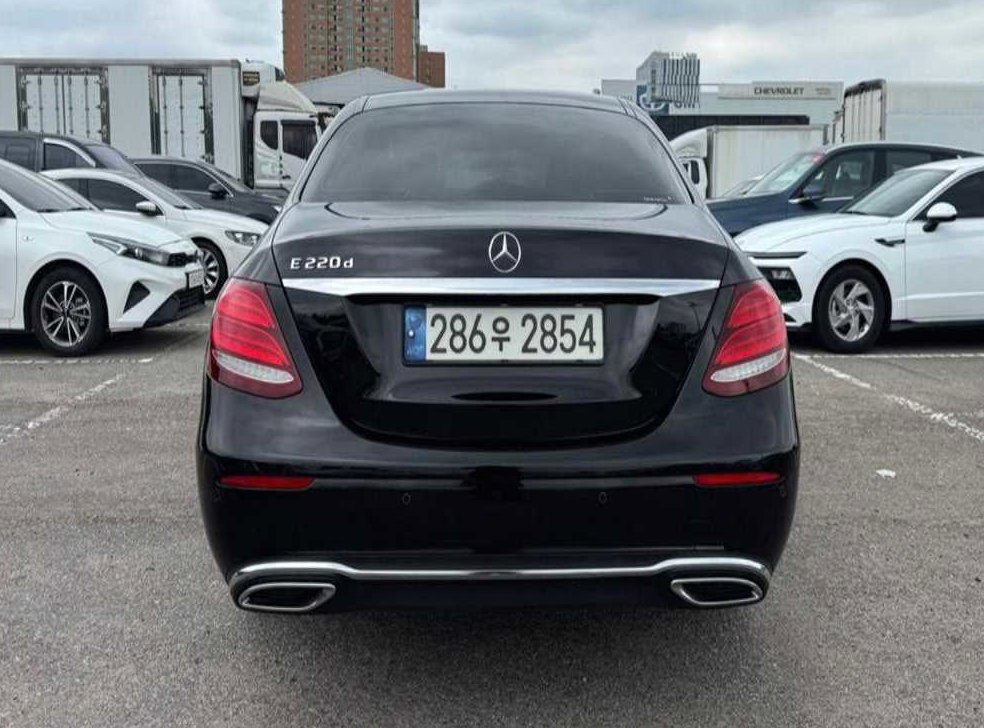 벤츠 E 클래스 E220d 익스클루시브 사진 4