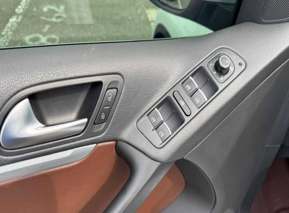폭스바겐 티구안 2.0 TDI 프리미엄 사진 13