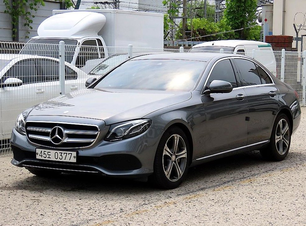 벤츠 E 클래스 E300 4MATIC 아방가르드 사진 2