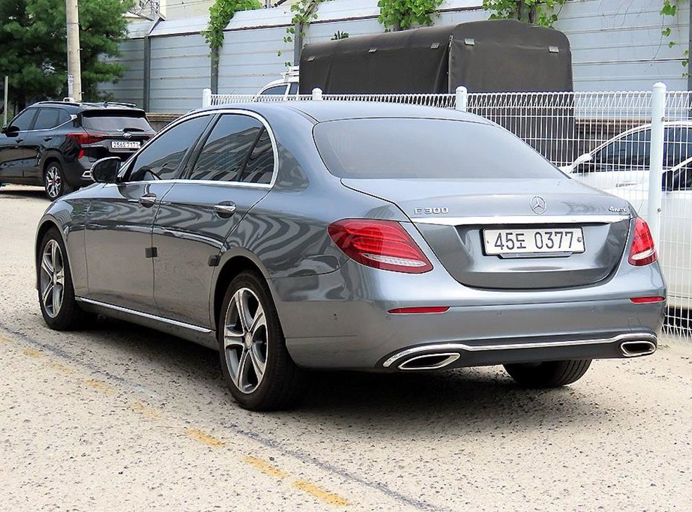 벤츠 E 클래스 E300 4MATIC 아방가르드 사진 3