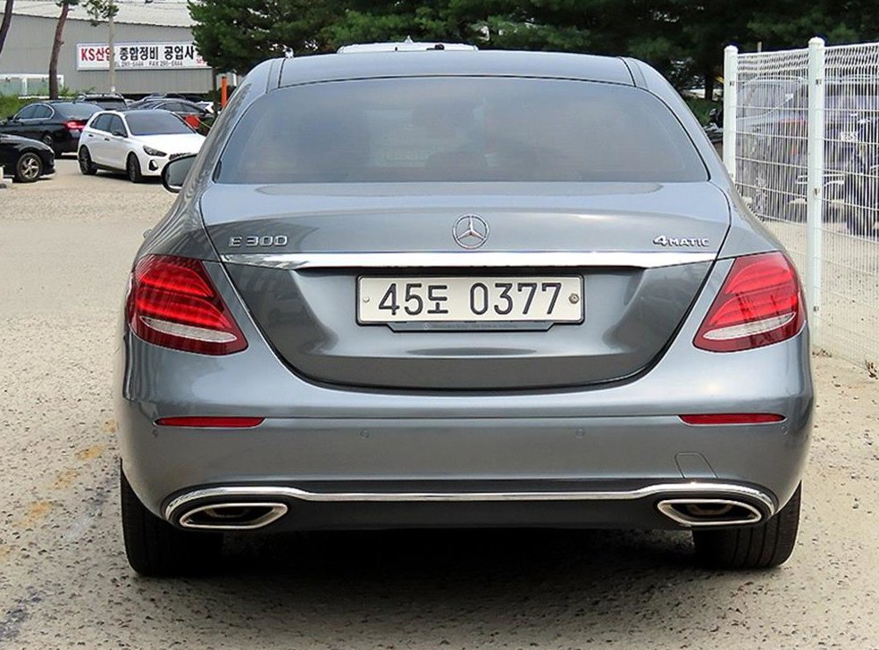 벤츠 E 클래스 E300 4MATIC 아방가르드 사진 4