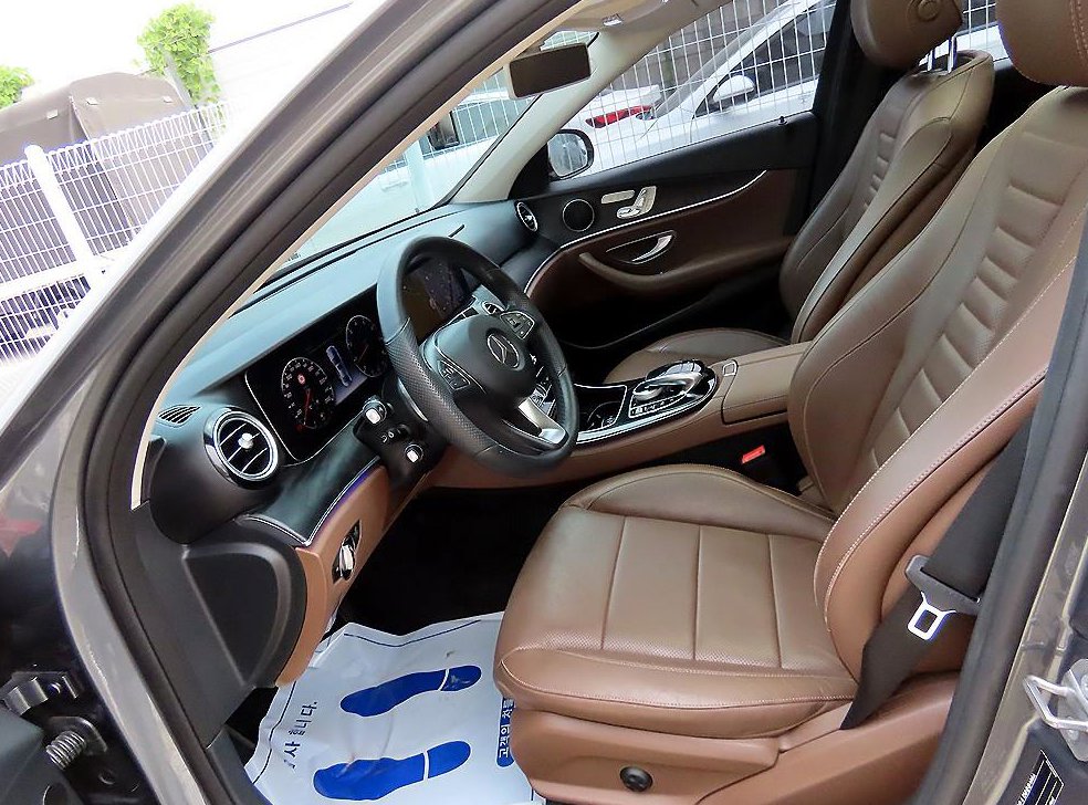 벤츠 E 클래스 E300 4MATIC 아방가르드 사진 5