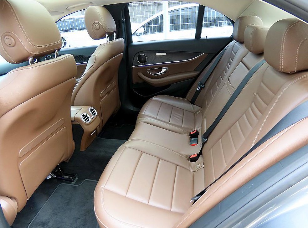 벤츠 E 클래스 E300 4MATIC 아방가르드 사진 6