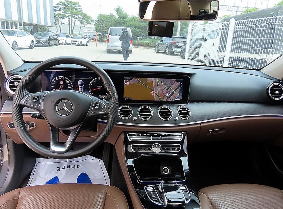 벤츠 E 클래스 E300 4MATIC 아방가르드 사진 7