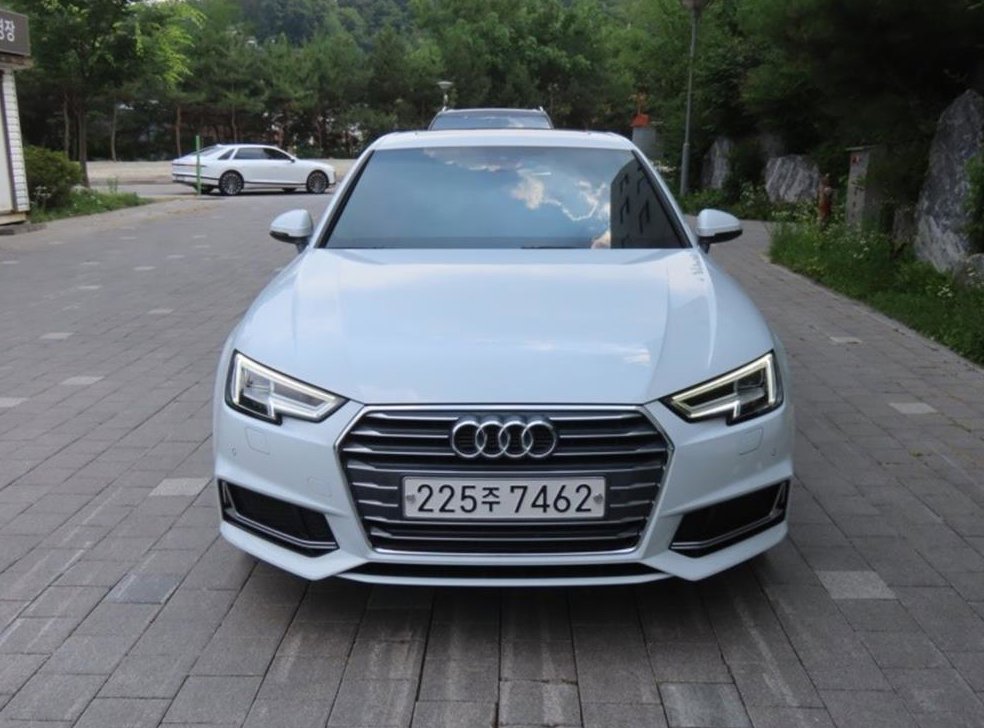 아우디 A4 40 TFSI