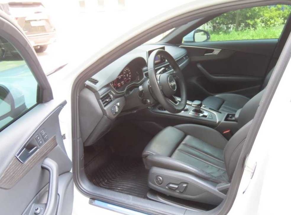 아우디 A4 40 TFSI 사진 13